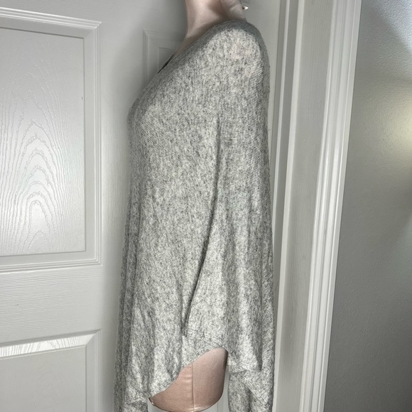 100% Exclusive Cashmere Poncho Cape Lightweight Sweater Sz Small - Picture 6 of 6